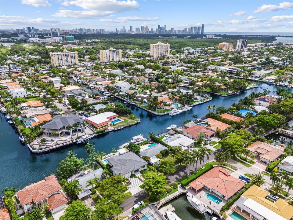 Active With Contract: $2,275,000 (3 beds, 2 baths, 2011 Square Feet)