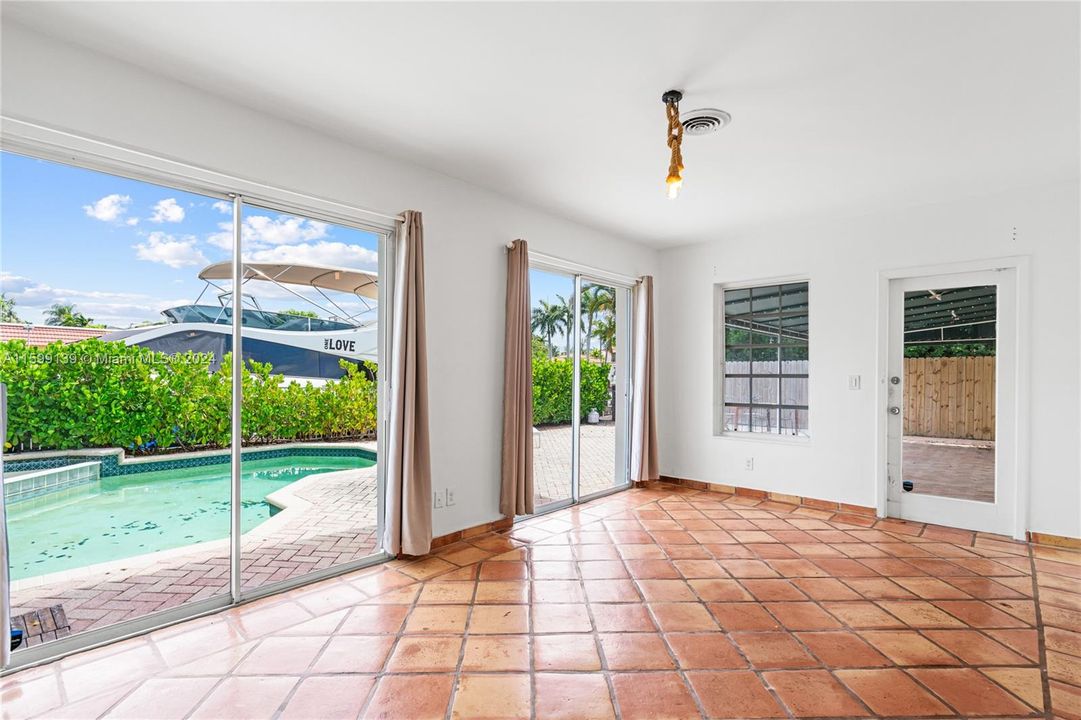 Active With Contract: $2,275,000 (3 beds, 2 baths, 2011 Square Feet)