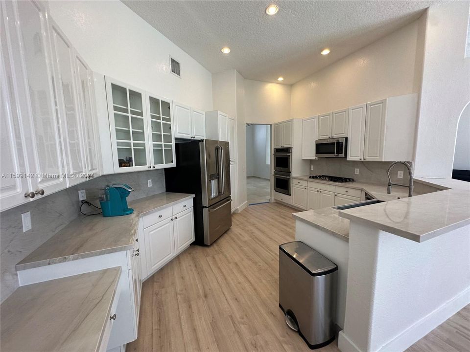 For Rent: $8,500 (5 beds, 3 baths, 3252 Square Feet)