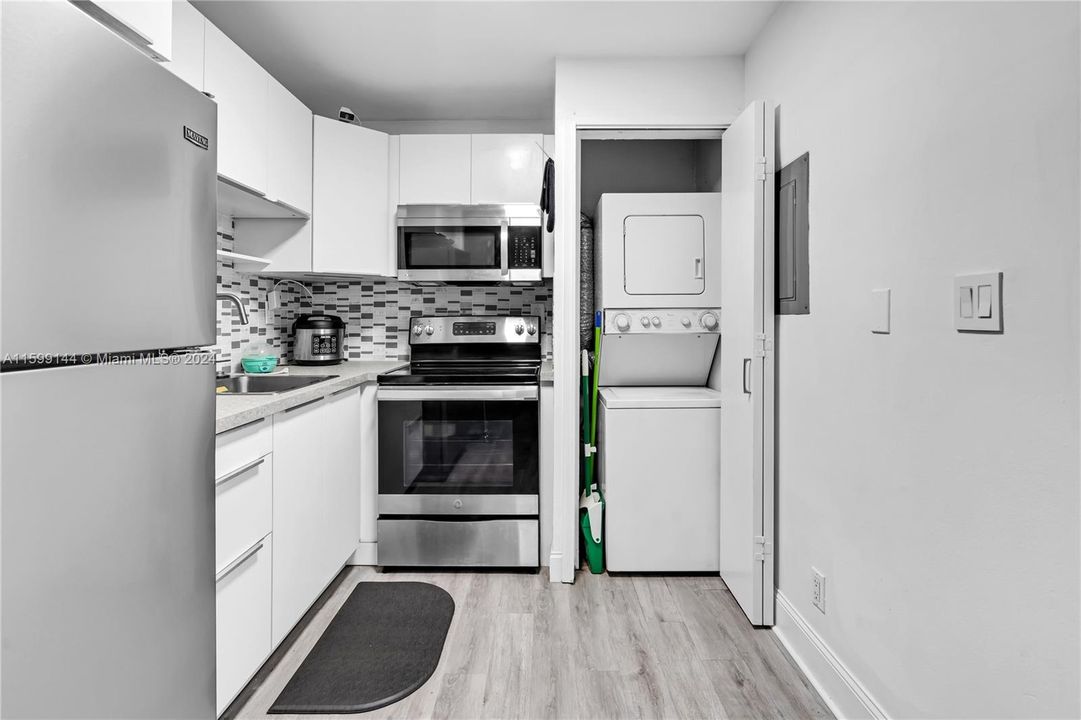 For Sale: $190,000 (1 beds, 1 baths, 535 Square Feet)