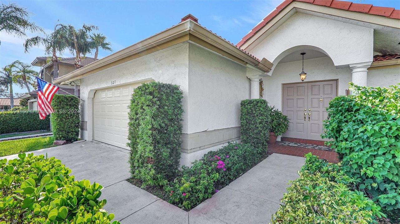 Active With Contract: $925,000 (4 beds, 2 baths, 2387 Square Feet)