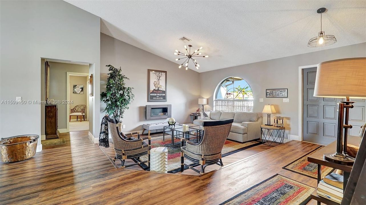Active With Contract: $925,000 (4 beds, 2 baths, 2387 Square Feet)