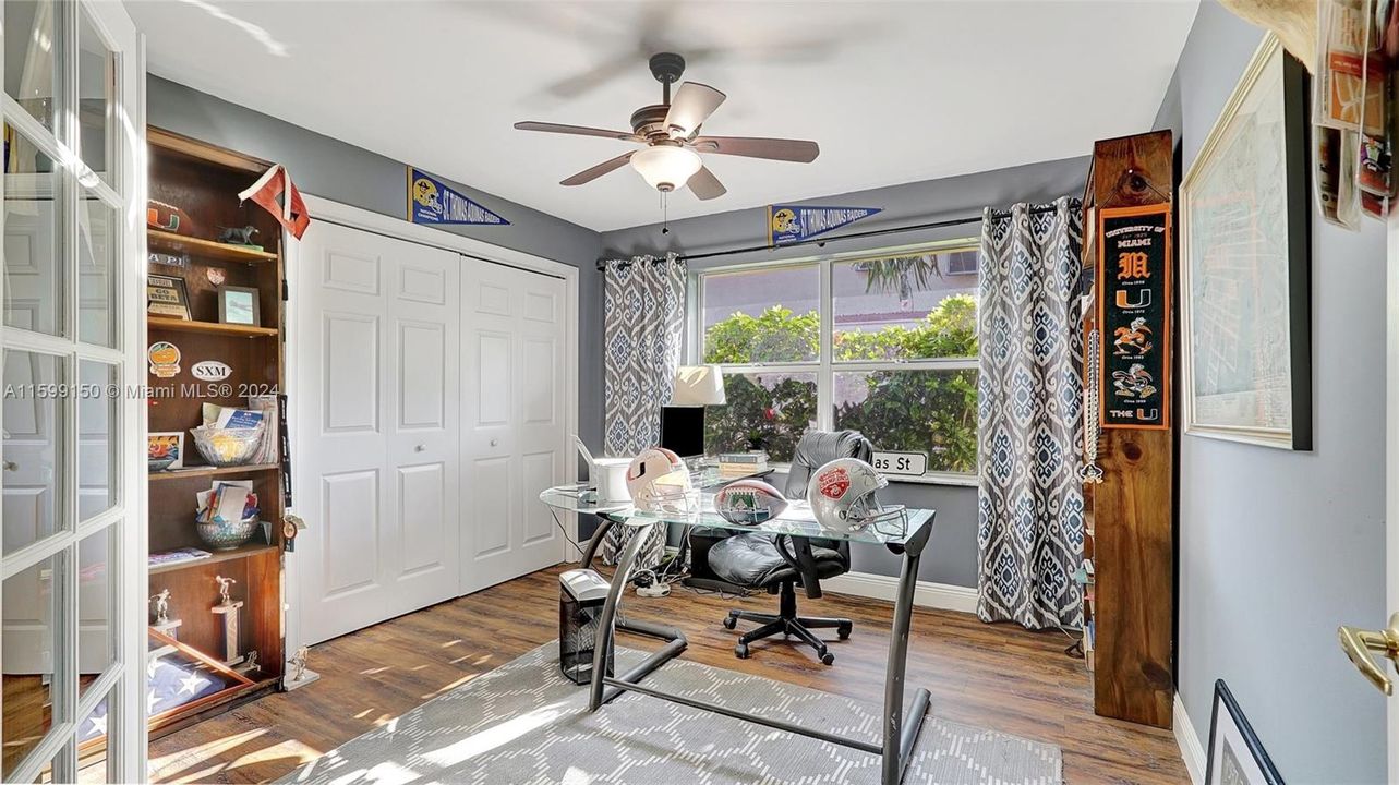 Active With Contract: $925,000 (4 beds, 2 baths, 2387 Square Feet)