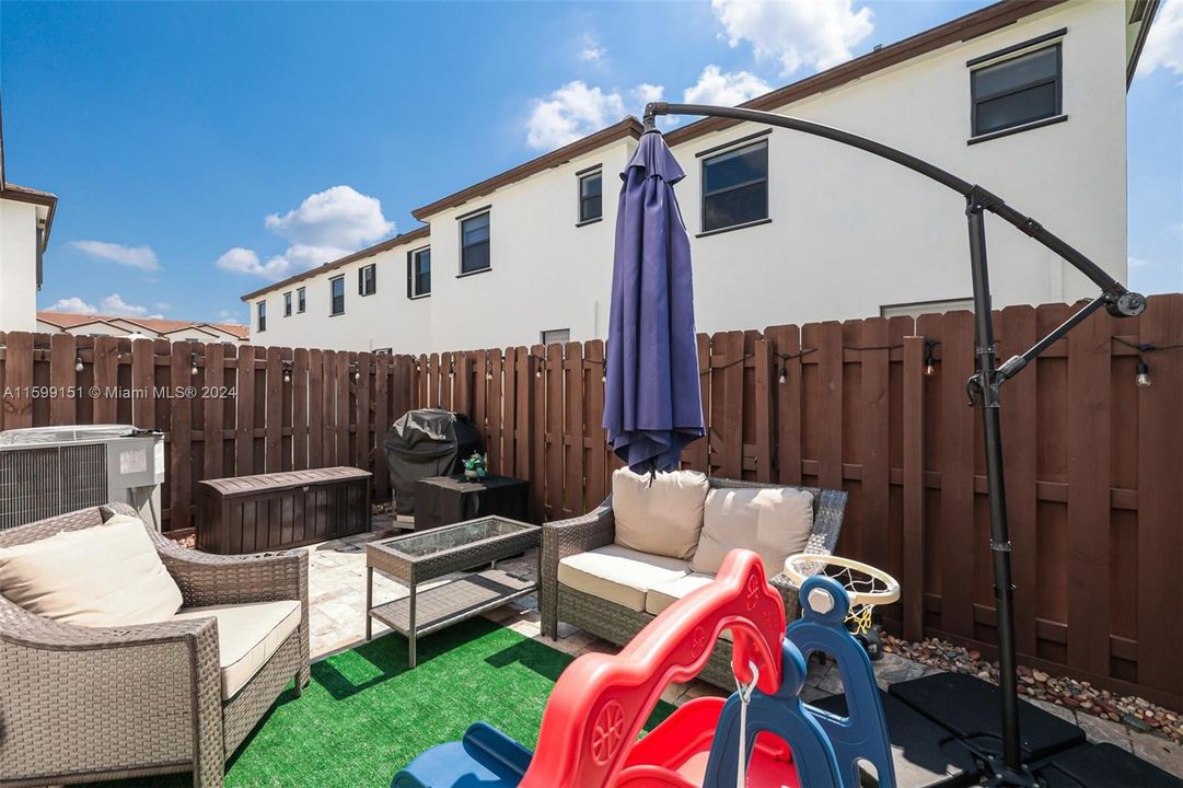 Recently Sold: $575,000 (3 beds, 2 baths, 1504 Square Feet)