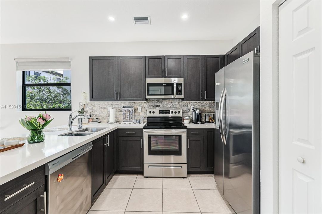 Recently Sold: $575,000 (3 beds, 2 baths, 1504 Square Feet)