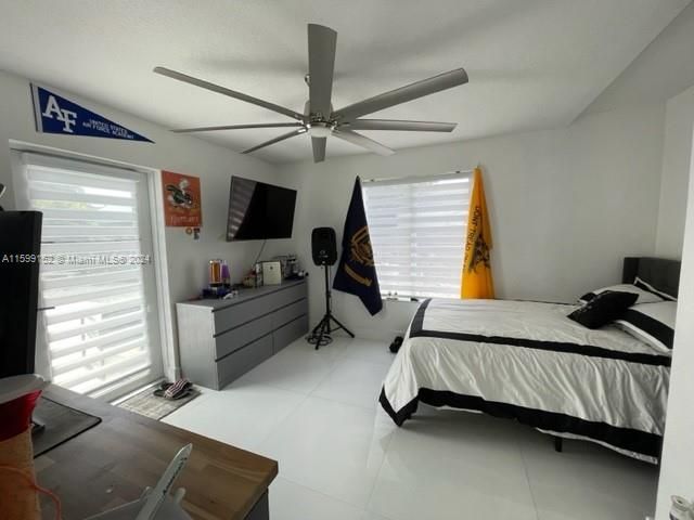 Recently Rented: $6,000 (5 beds, 3 baths, 2472 Square Feet)