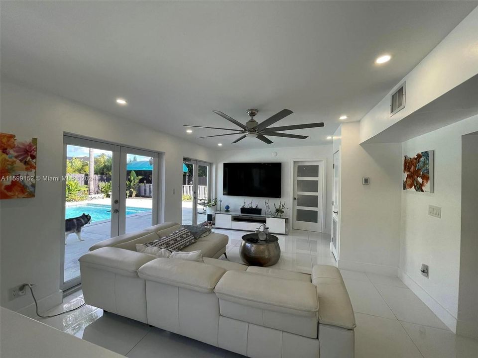 Recently Rented: $6,000 (5 beds, 3 baths, 2472 Square Feet)