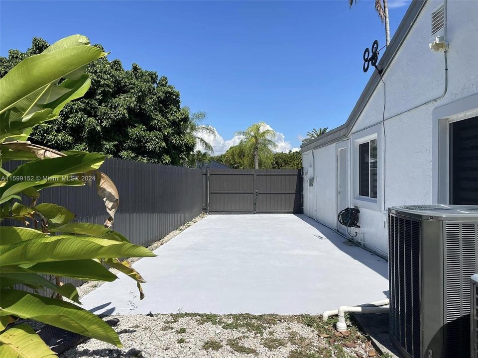 Recently Rented: $6,000 (5 beds, 3 baths, 2472 Square Feet)