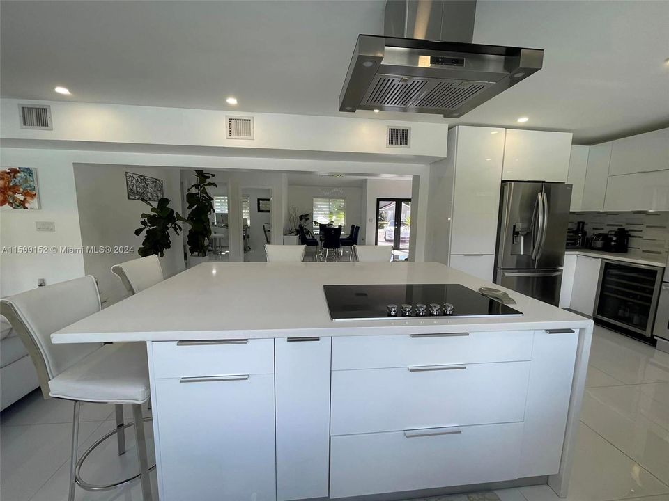 Recently Rented: $6,000 (5 beds, 3 baths, 2472 Square Feet)