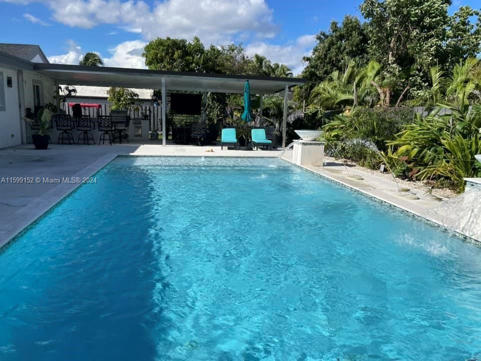 Recently Rented: $6,000 (5 beds, 3 baths, 2472 Square Feet)