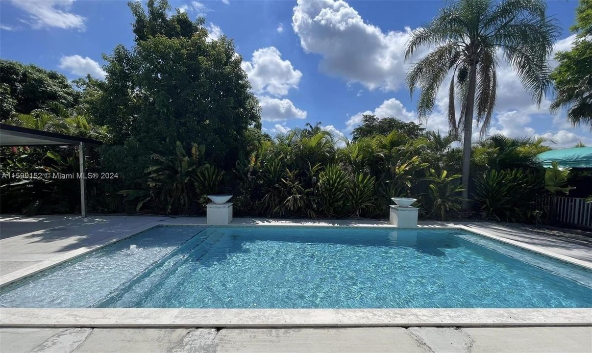 Recently Rented: $6,000 (5 beds, 3 baths, 2472 Square Feet)