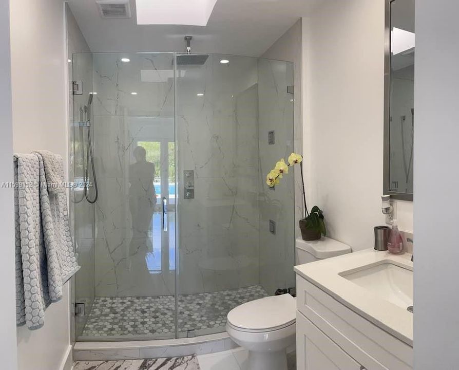 Recently Rented: $6,000 (5 beds, 3 baths, 2472 Square Feet)