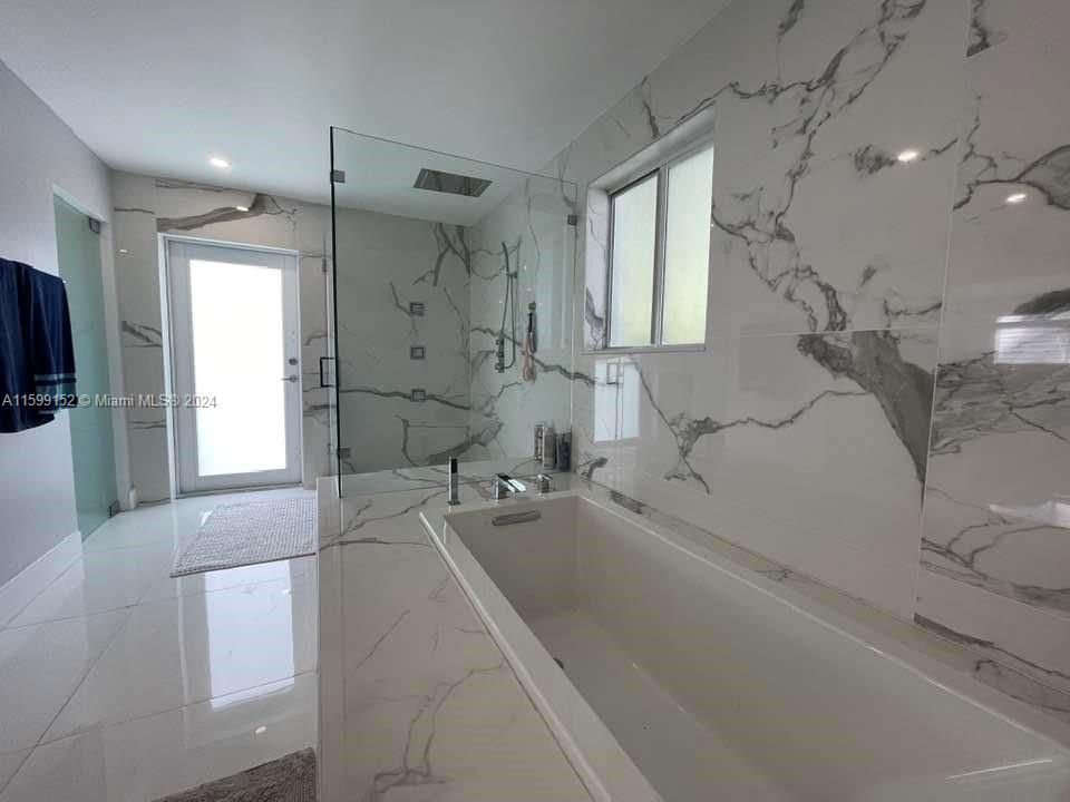 Recently Rented: $6,000 (5 beds, 3 baths, 2472 Square Feet)