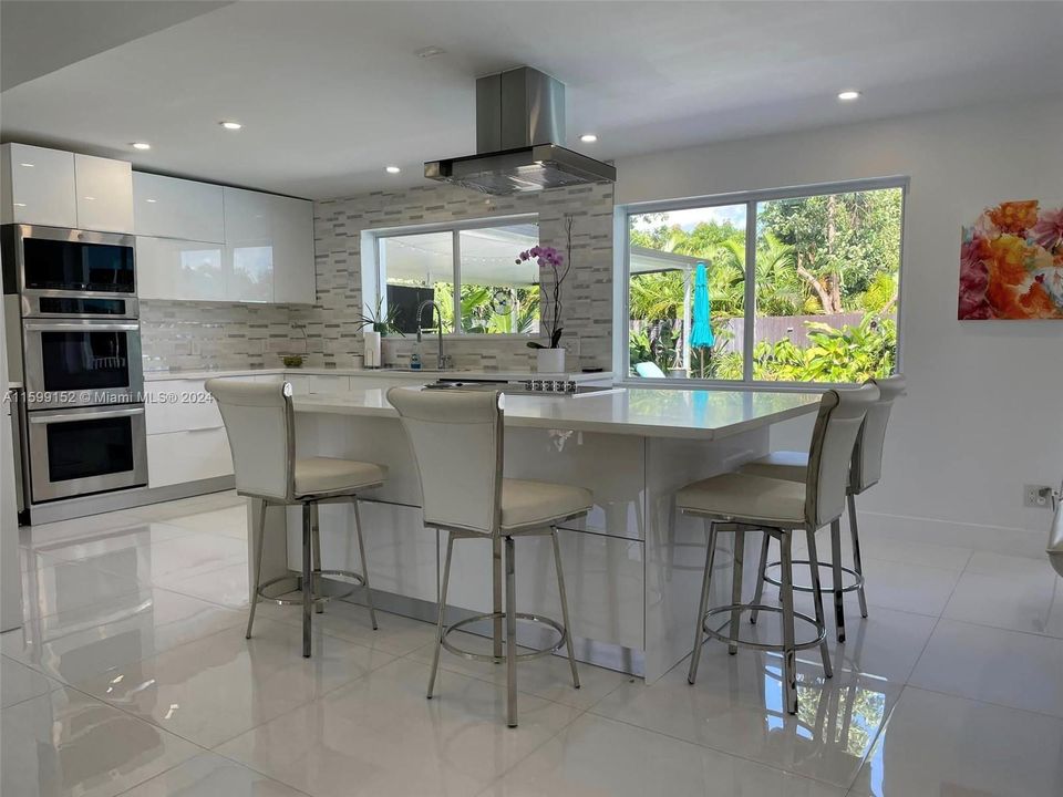 Recently Rented: $6,000 (5 beds, 3 baths, 2472 Square Feet)