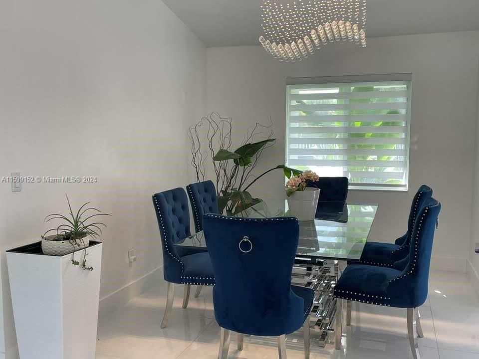 Recently Rented: $6,000 (5 beds, 3 baths, 2472 Square Feet)