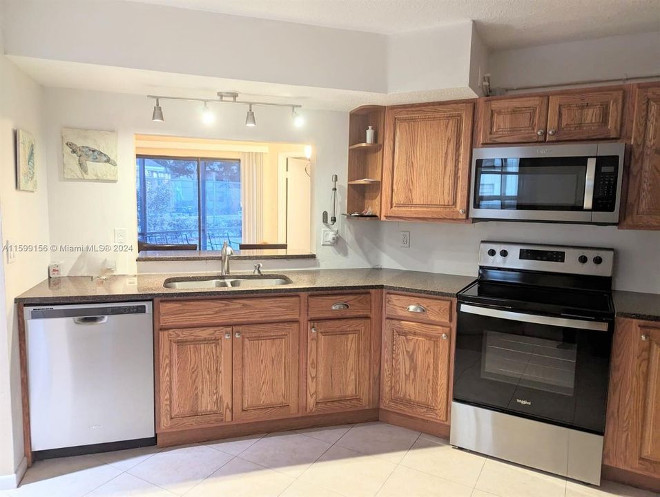 Recently Rented: $1,800 (1 beds, 2 baths, 970 Square Feet)