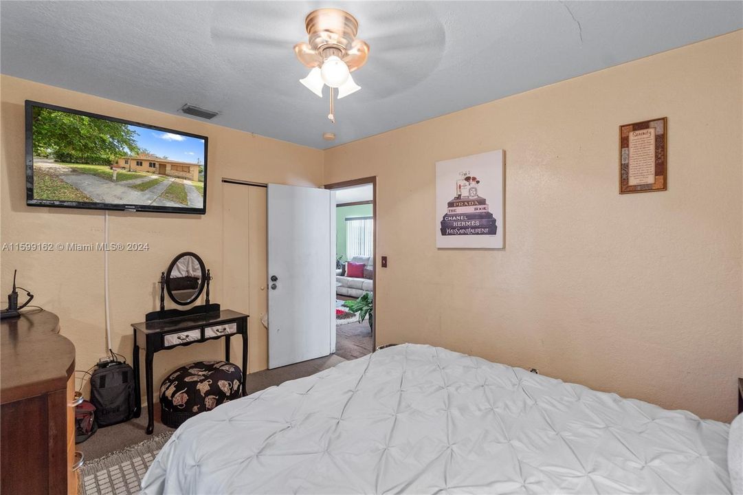 Active With Contract: $410,000 (2 beds, 1 baths, 1111 Square Feet)