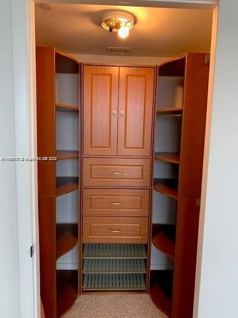 Недавно арендовано: $2,350 (0 спален, 1 ванн, 567 Квадратных фут)