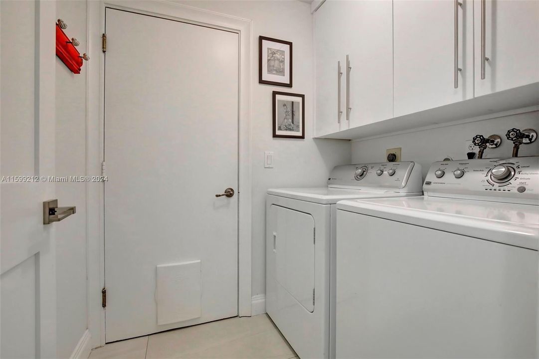 Active With Contract: $895,000 (4 beds, 2 baths, 2120 Square Feet)