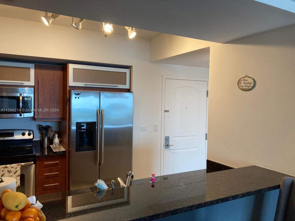 Recently Rented: $2,500 (1 beds, 1 baths, 816 Square Feet)