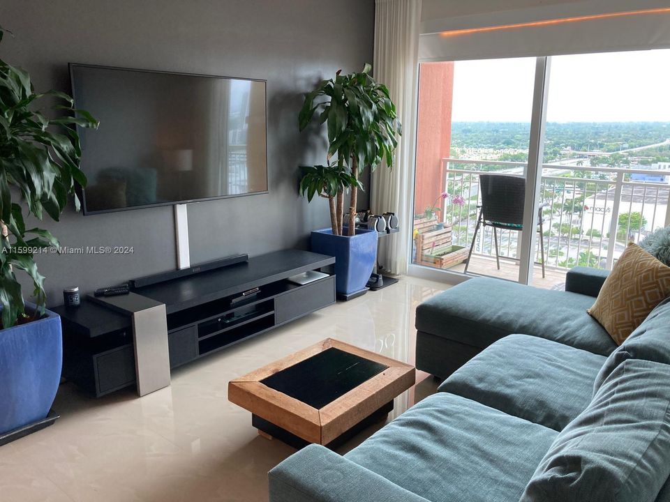 Recently Rented: $2,500 (1 beds, 1 baths, 816 Square Feet)