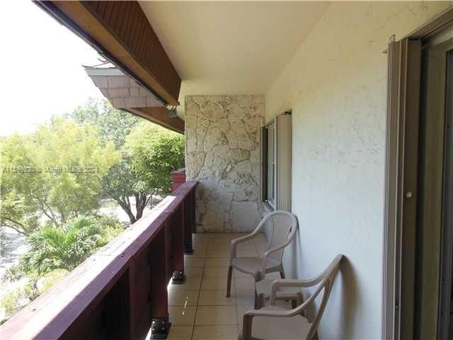 Recently Rented: $2,200 (1 beds, 1 baths, 898 Square Feet)