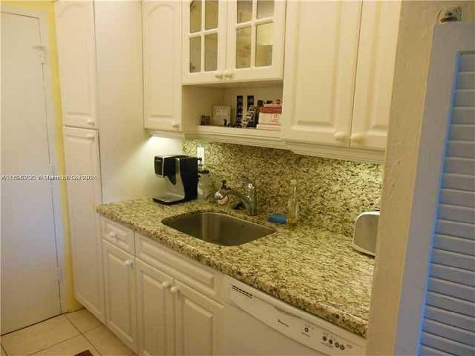 Recently Rented: $2,200 (1 beds, 1 baths, 898 Square Feet)