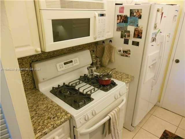 Recently Rented: $2,200 (1 beds, 1 baths, 898 Square Feet)