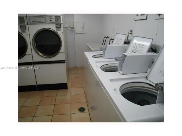 Recently Rented: $2,200 (1 beds, 1 baths, 898 Square Feet)