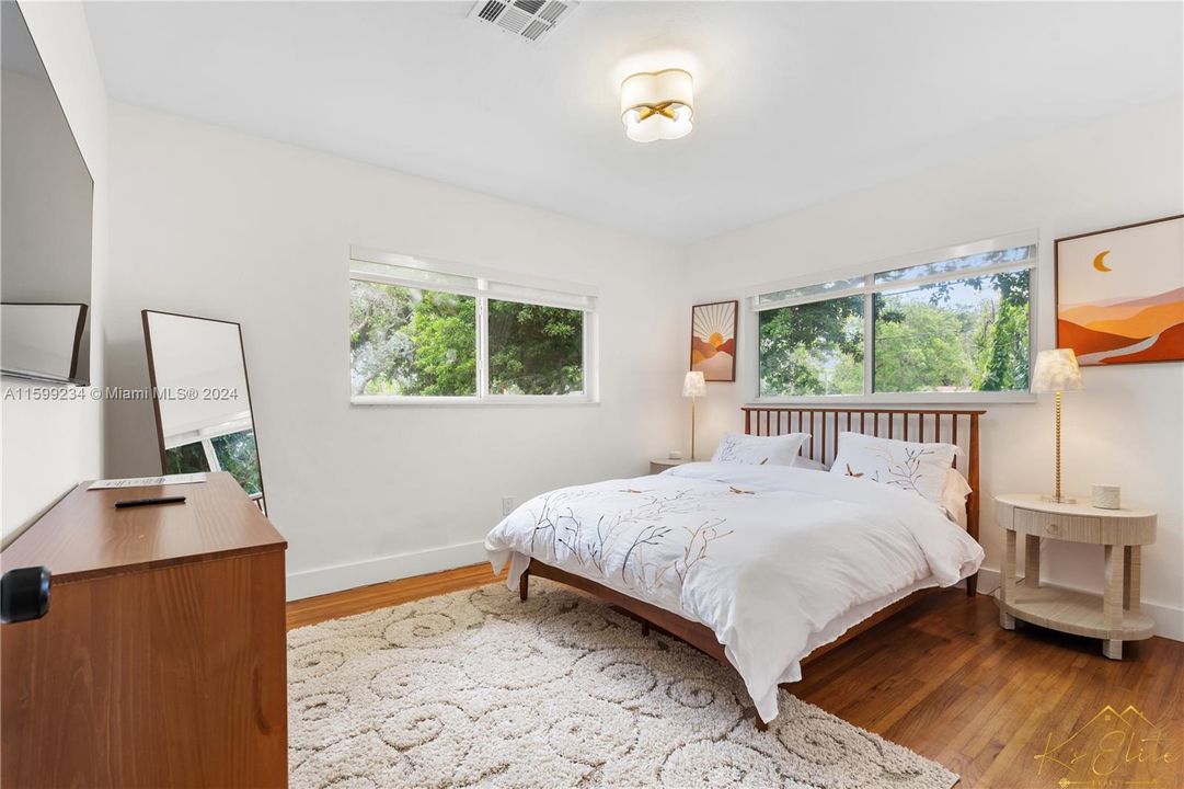 For Sale: $1,600,000 (4 beds, 2 baths, 1792 Square Feet)