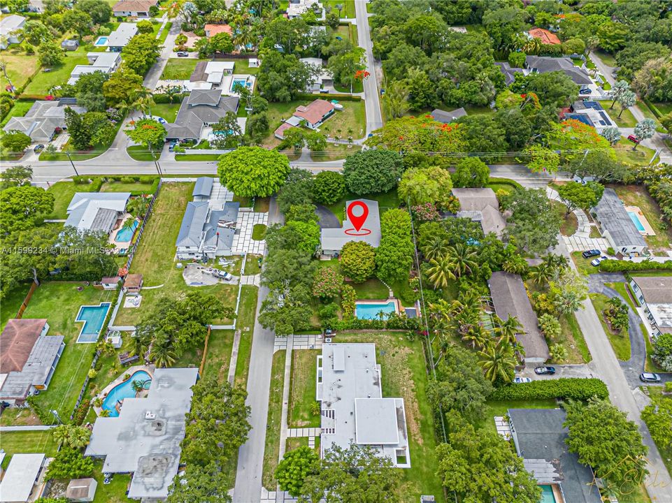 For Sale: $1,600,000 (4 beds, 2 baths, 1792 Square Feet)