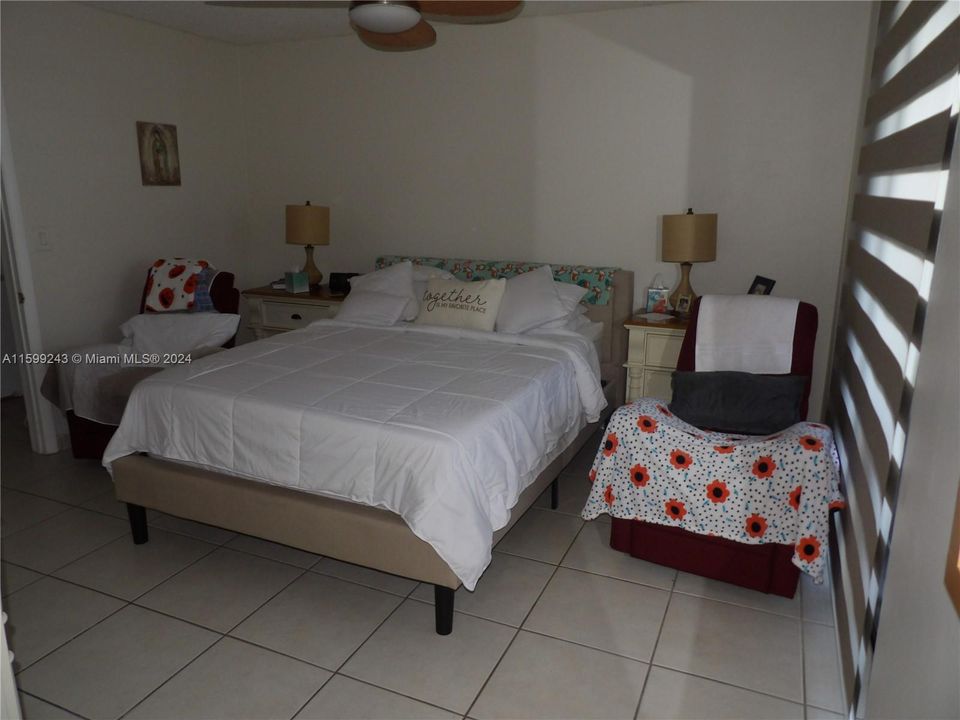 Activo con contrato: $279,999 (2 camas, 2 baños, 1030 Pies cuadrados)