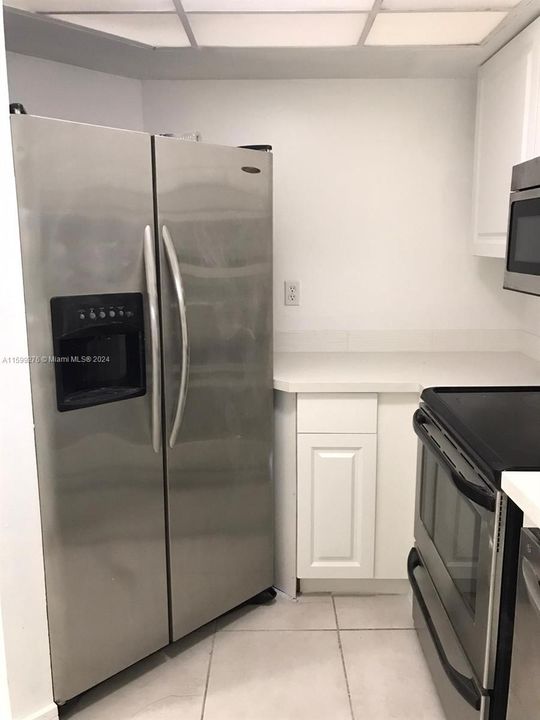 Active With Contract: $2,200 (2 beds, 1 baths, 828 Square Feet)