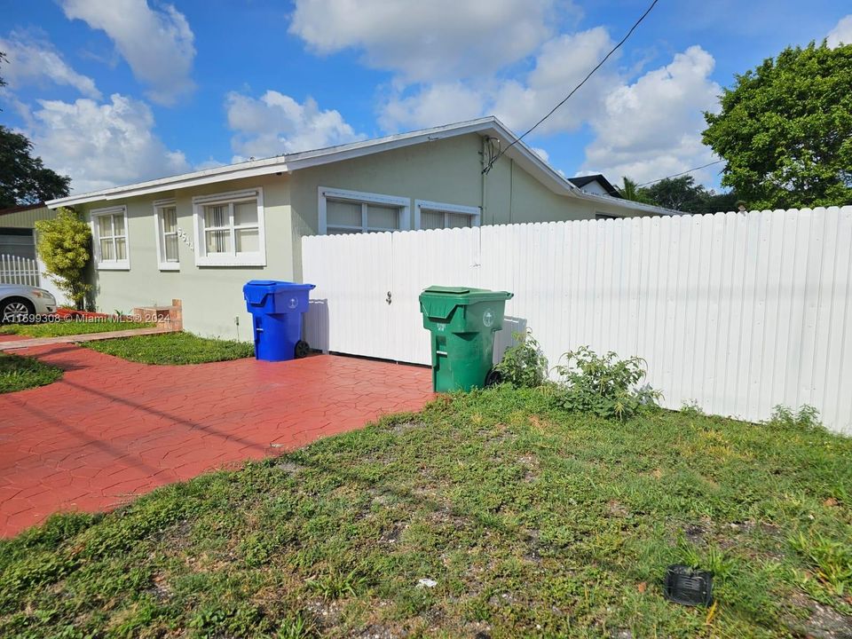 Active With Contract: $580,000 (4 beds, 3 baths, 2157 Square Feet)