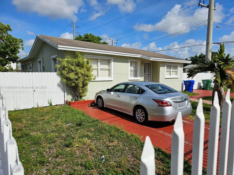 Active With Contract: $580,000 (4 beds, 3 baths, 2157 Square Feet)