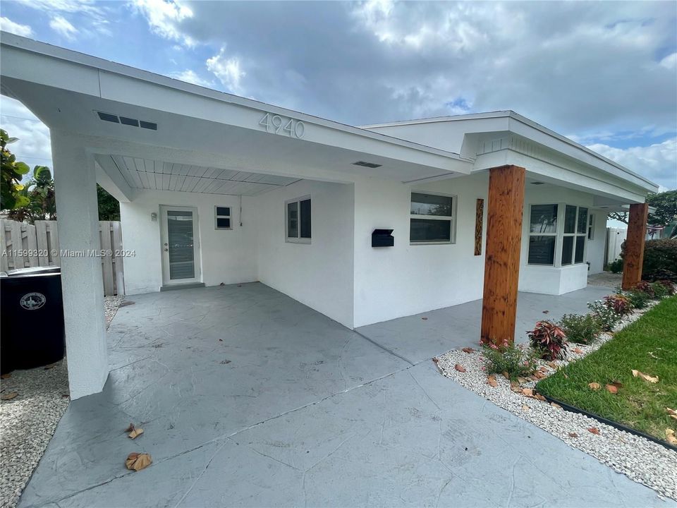 Active With Contract: $4,200 (3 beds, 2 baths, 1314 Square Feet)