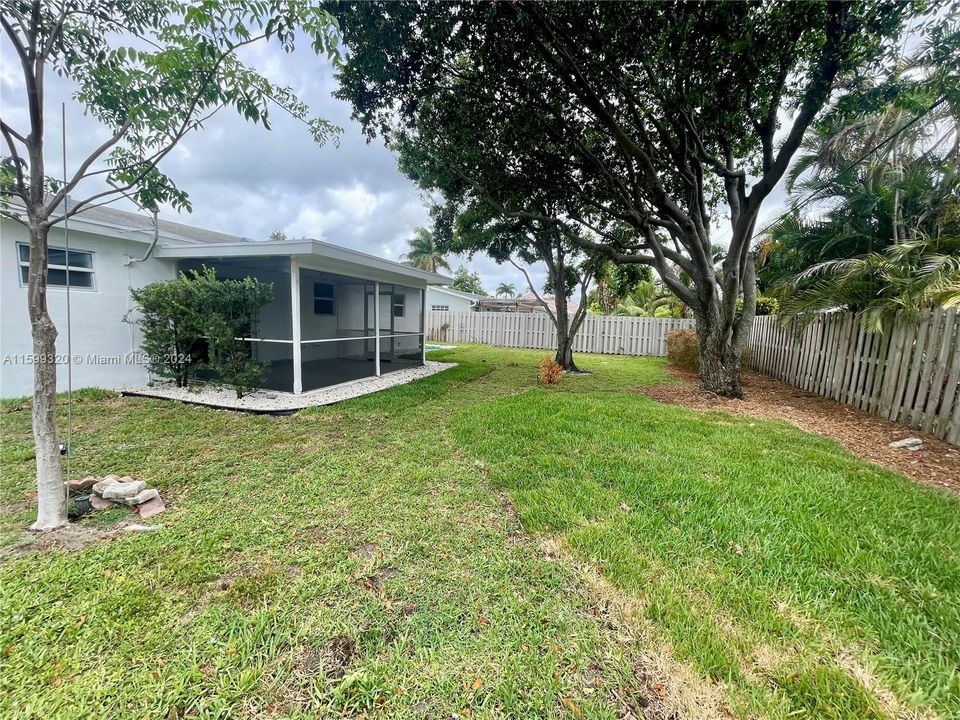 Active With Contract: $4,200 (3 beds, 2 baths, 1314 Square Feet)