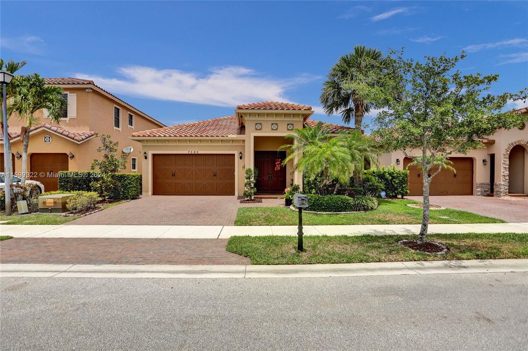 For Sale: $770,000 (3 beds, 2 baths, 1904 Square Feet)