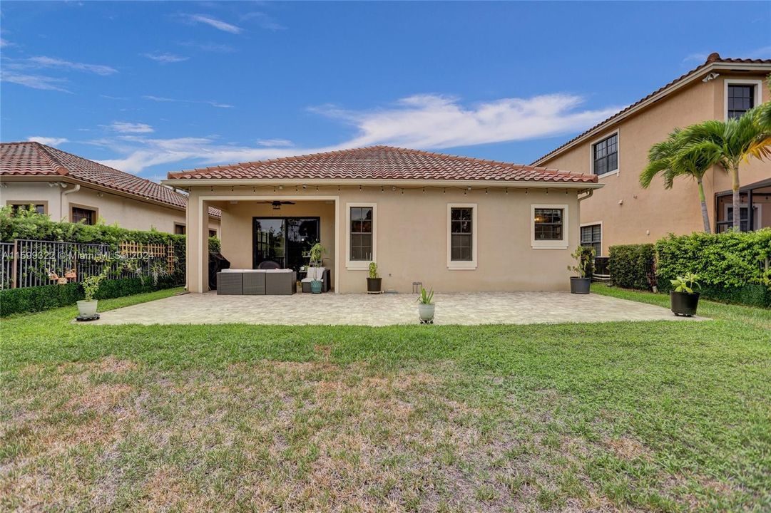 For Sale: $770,000 (3 beds, 2 baths, 1904 Square Feet)