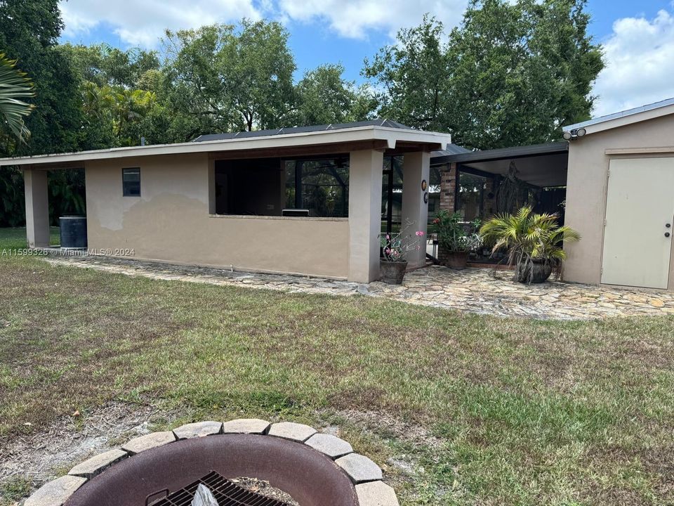 Attached Garage