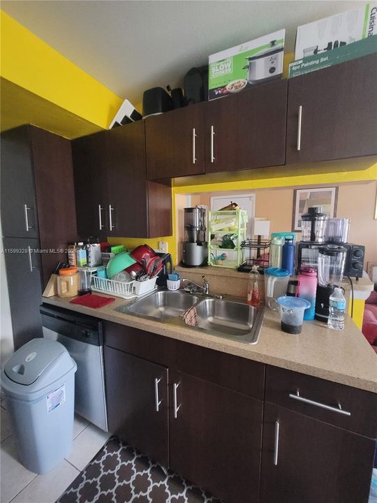 Activo con contrato: $228,000 (2 camas, 1 baños, 731 Pies cuadrados)