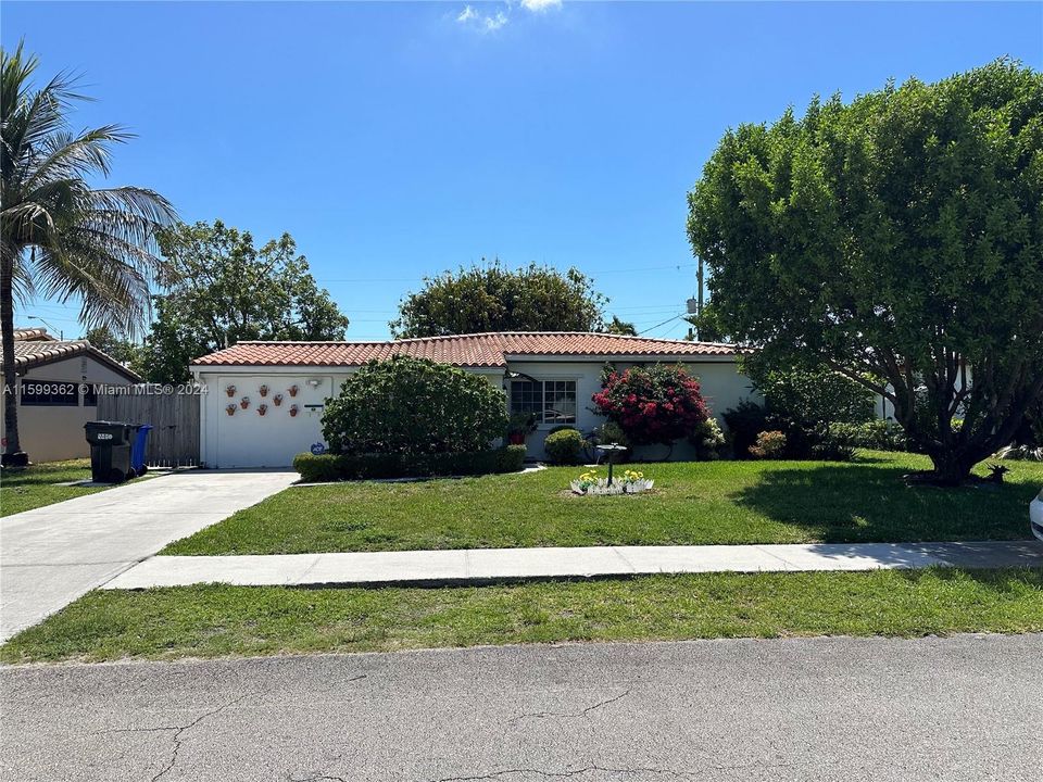 Recently Sold: $568,900 (3 beds, 1 baths, 1036 Square Feet)