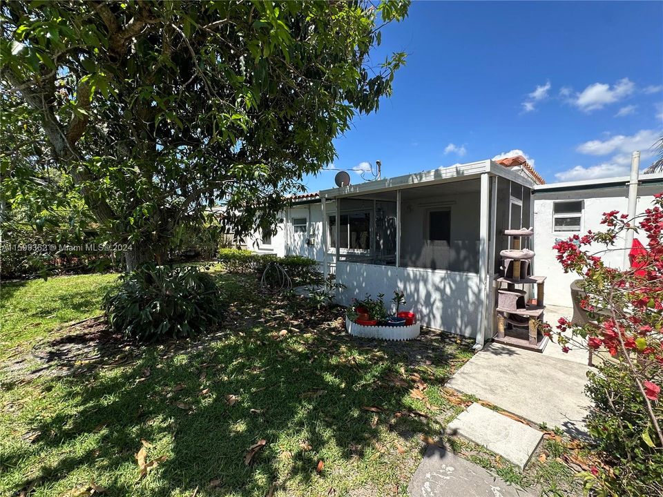 Recently Sold: $568,900 (3 beds, 1 baths, 1036 Square Feet)