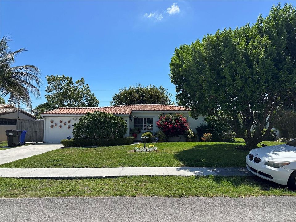 Recently Sold: $568,900 (3 beds, 1 baths, 1036 Square Feet)