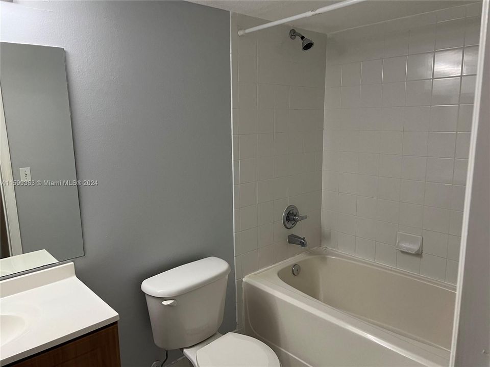 待售: $220,000 (2 贝兹, 2 浴室, 1060 平方英尺)