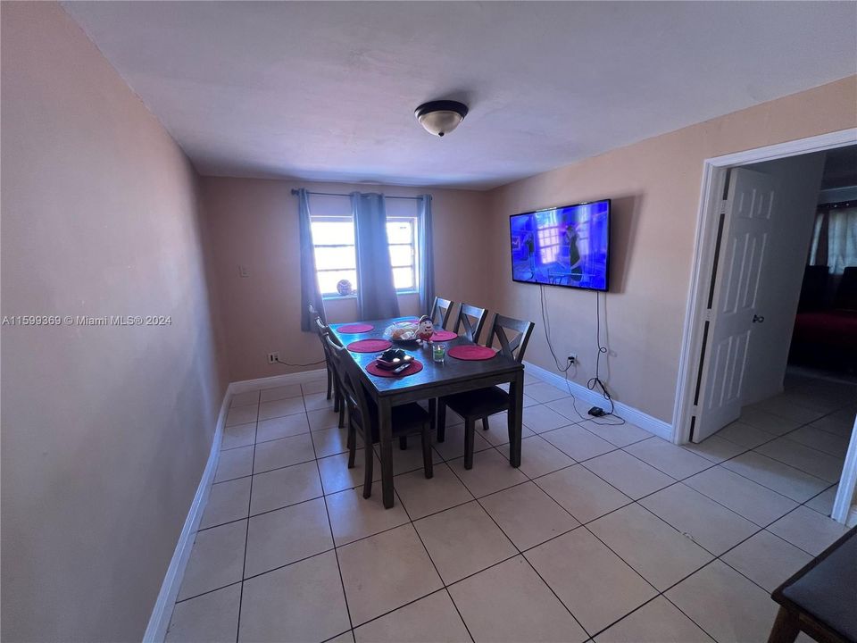 Active With Contract: $2,750 (2 beds, 2 baths, 1424 Square Feet)