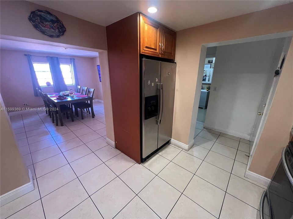 Active With Contract: $2,750 (2 beds, 2 baths, 1424 Square Feet)