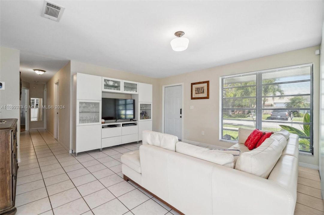 Active With Contract: $499,000 (3 beds, 2 baths, 1150 Square Feet)