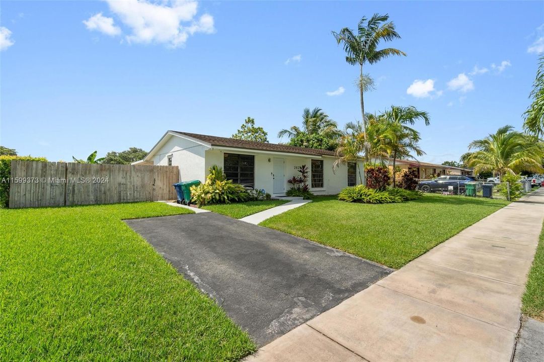 Active With Contract: $499,000 (3 beds, 2 baths, 1150 Square Feet)