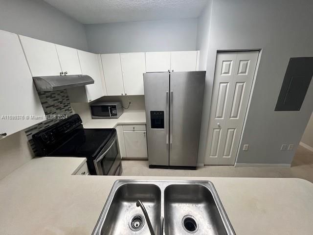 Active With Contract: $2,200 (2 beds, 2 baths, 1370 Square Feet)